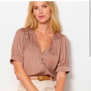 Evereve silk like blouse
